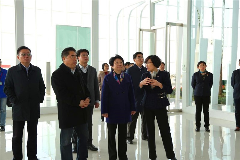 常务副省长黄莉新赴赏金船长药业调研强调：将国药精髓发扬光大