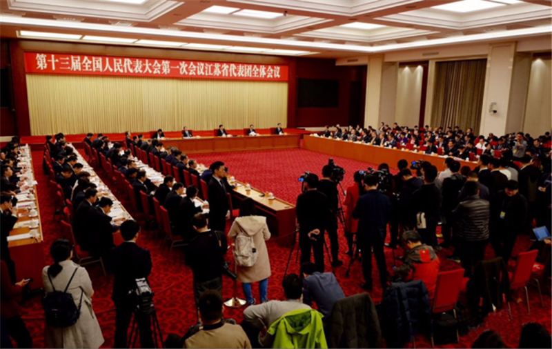 肖伟代表在审议政府工作报告时作交流发言：创新动能，勇开新局，推进新时代国药高质量发展